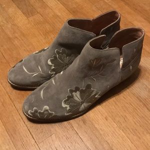 Tan/gray Seychelles embroidered suede booties
